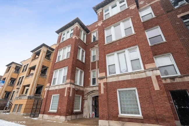 Building Photo - 640 E 51st St