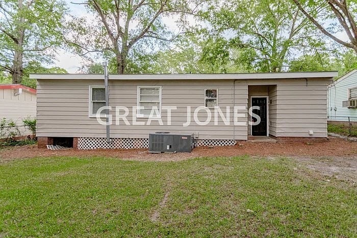 Building Photo - 2879 Doyle Ave