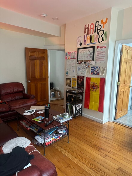 Building Photo - 16 Copenger St