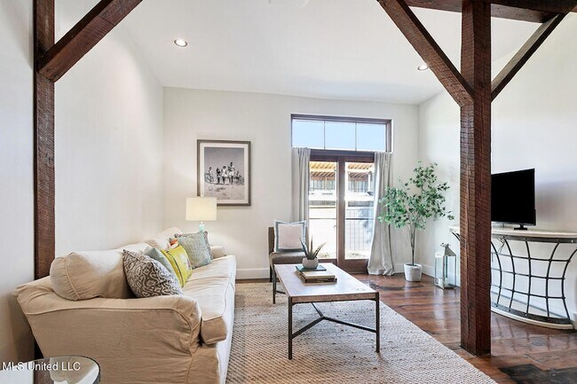 Building Photo - 301 S Toulme St