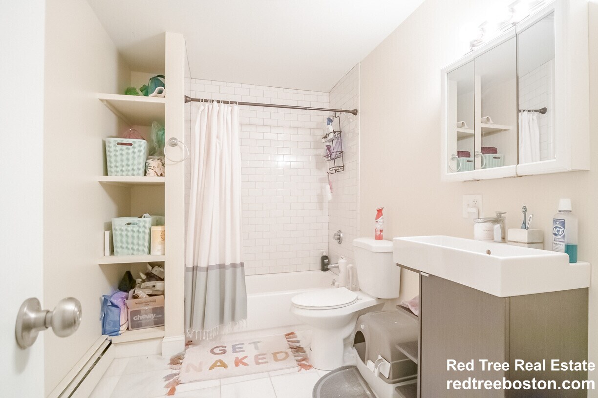 Building Photo - 238 Everett St