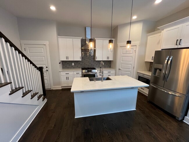 Building Photo - 413 35th Ave N