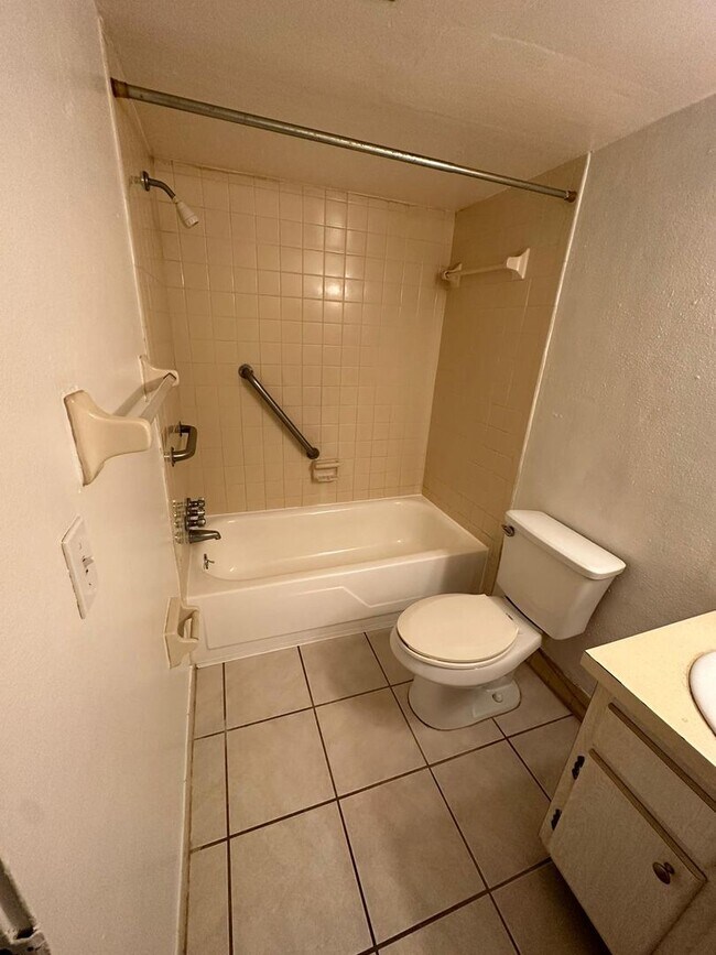 Building Photo - GREEN TEE VILLAGE 1 BED FOR RENT - FAST APPROVAL!