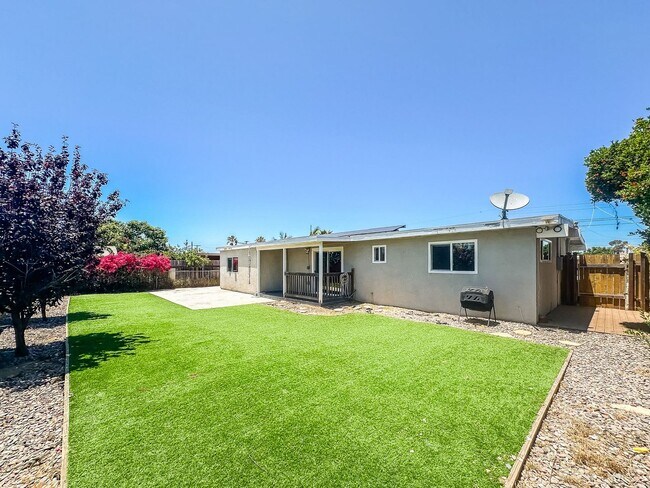 Building Photo - SD: Spacious 4BD/2BA Home in Imperial Beach with Large Yard, Turf Backyard & Attached Garage