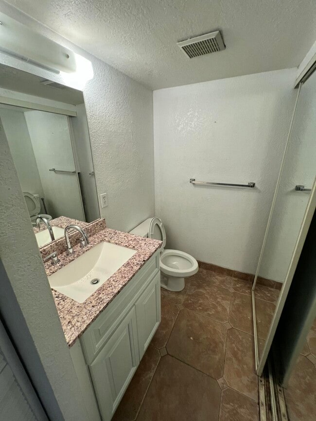 Building Photo - 3216 Spanish Wells Dr