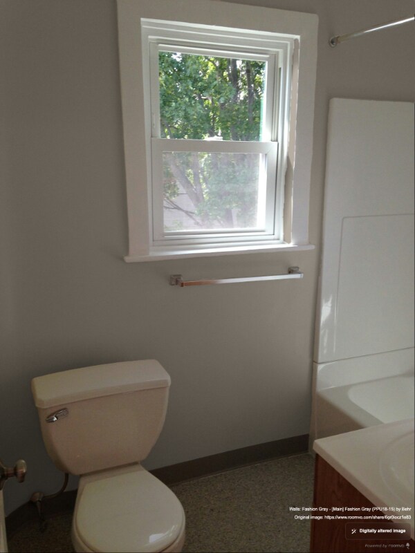 Building Photo - 37 Larch St