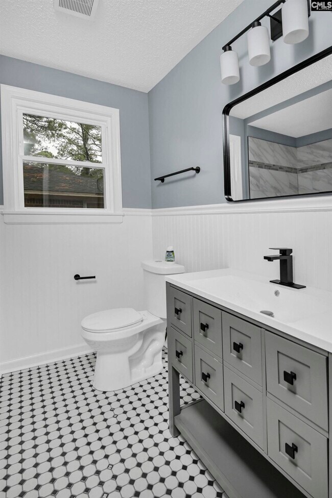 Building Photo - 3001 Truman St