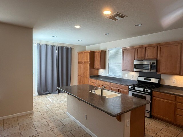 Building Photo - 274 Finchwood Dr