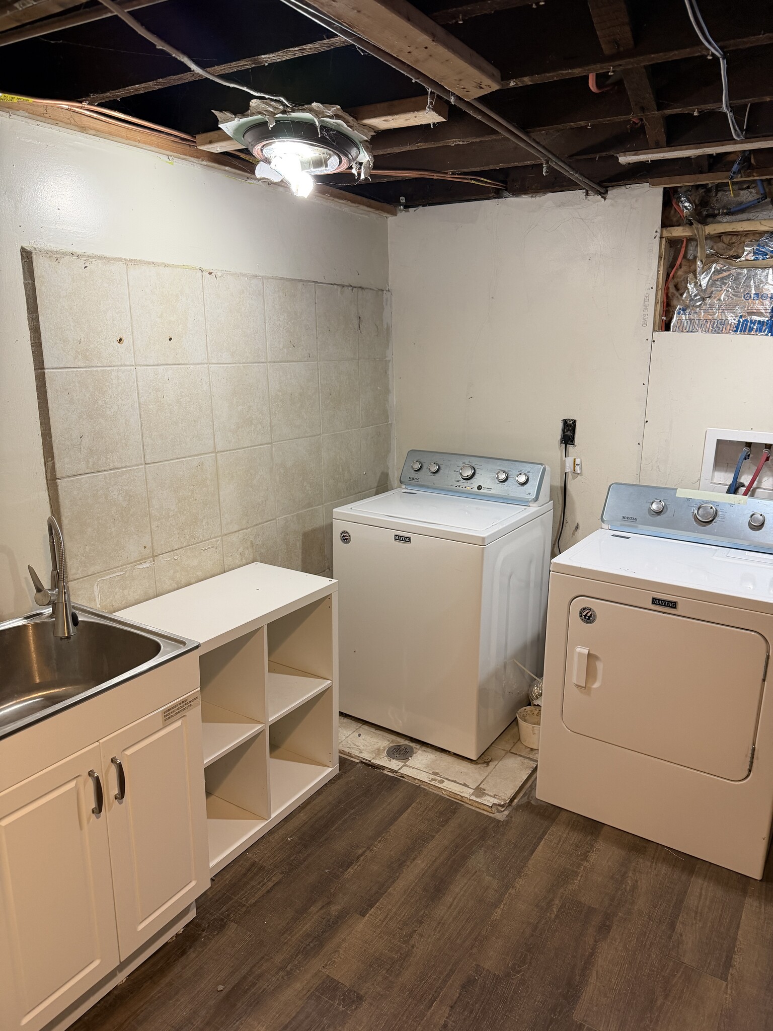 Private laundry in basement - 3714 Stevens Ave