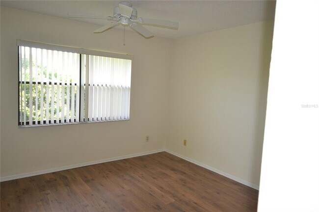 Building Photo - 226 Woodlake Wynde
