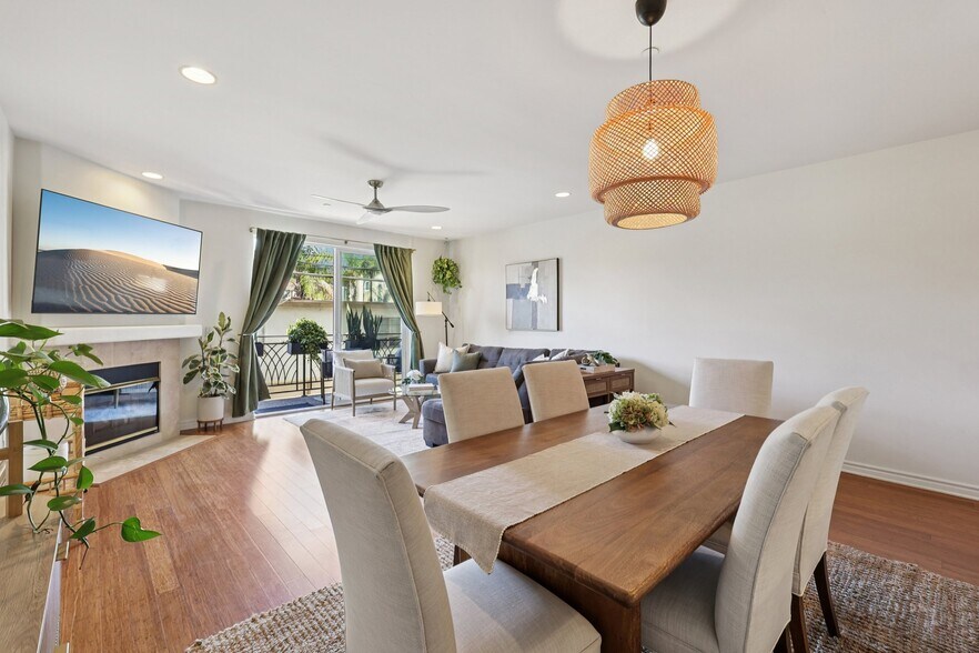 Building Photo - 3990 Centre St