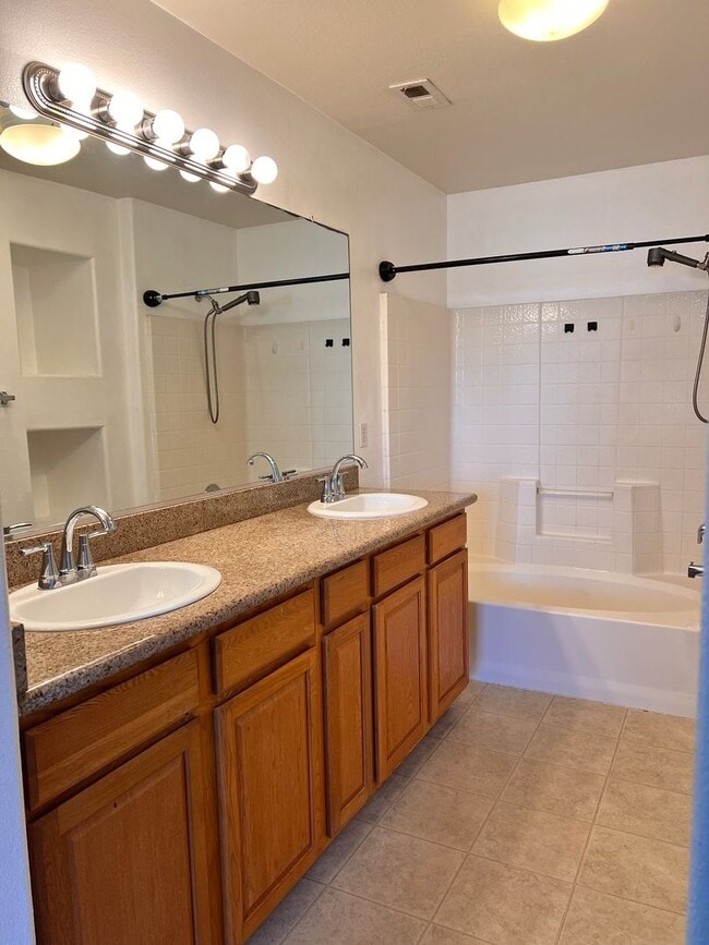 Building Photo - Luxurious 3 bedroom, 2.5 bath townhome, AC...