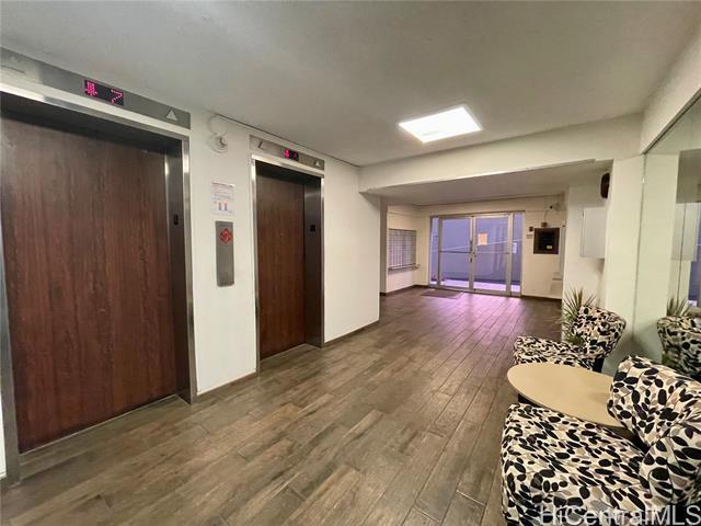 Building Photo - 98-1038-1038 Moanalua Rd