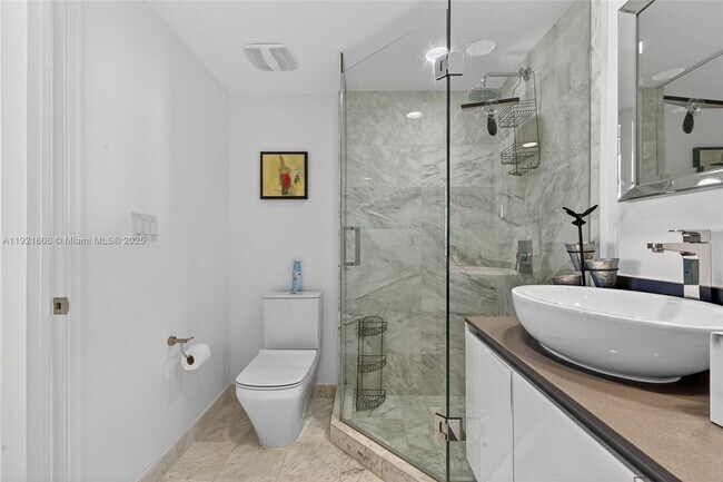 Building Photo - 9821 E Bay Harbor Dr