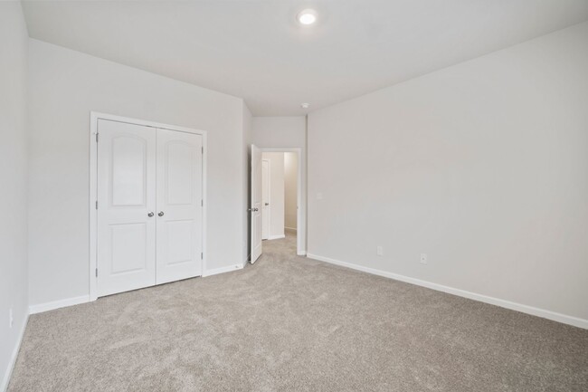 Building Photo - Like Brand New Luxury Townhome in Matthews!