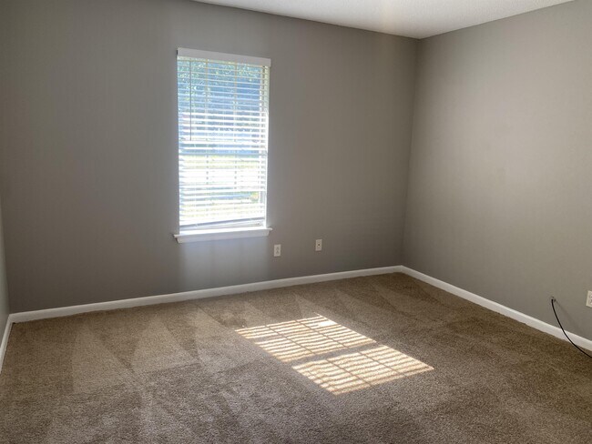 Building Photo - 400 S Dearborn St