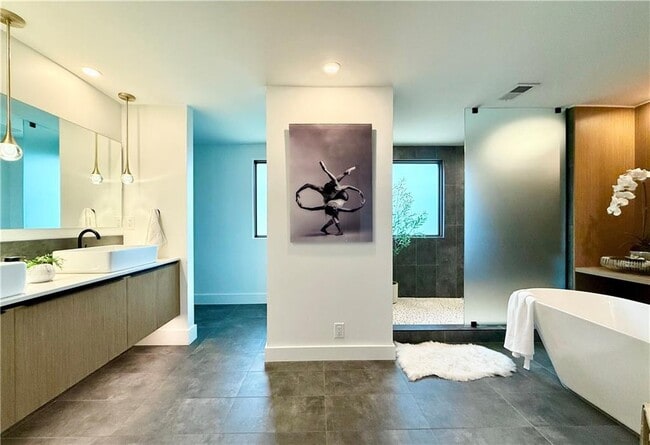 Building Photo - 1904 Lenox Rd NE