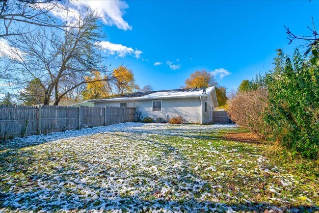 Building Photo - 1309-1311 Prairie Rd