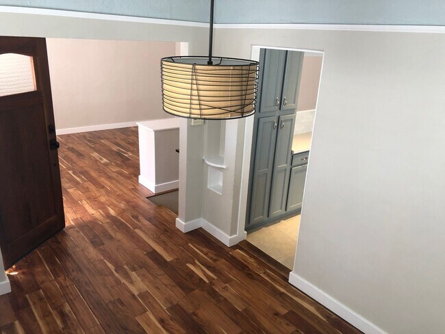 Building Photo - Elegant, Multilevel 3 Bedroom 2 Bathroom in Hillcrest / North Park with Outdoor Space