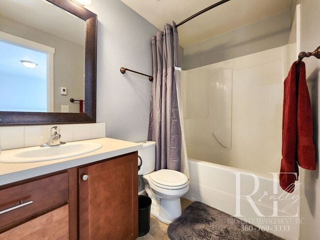 Building Photo - Spacious Silverdale Home with Large Fenced...