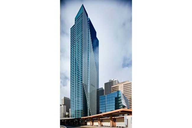 Building Photo - Fully Furnished Art Deco-Style Condo