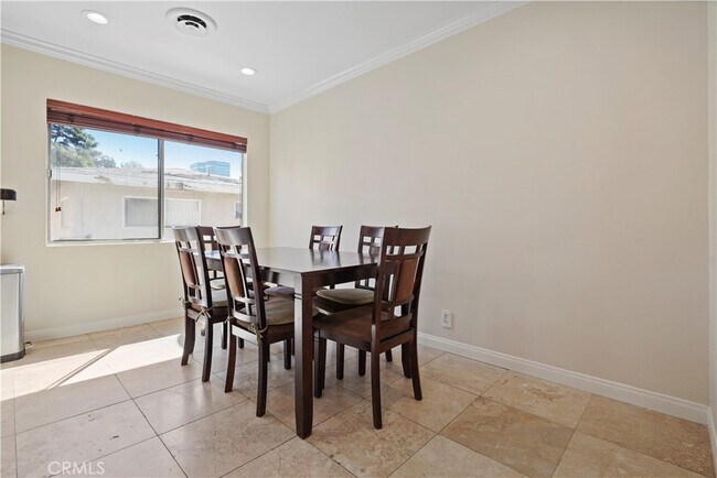 Building Photo - 15457 Moorpark St