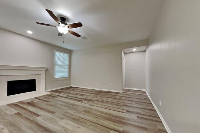Building Photo - 4031 Echo Mountain Dr