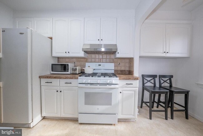 Building Photo - 232 Stoneway Ln