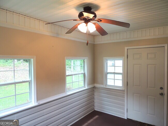 Building Photo - 260 Mountainview Dr
