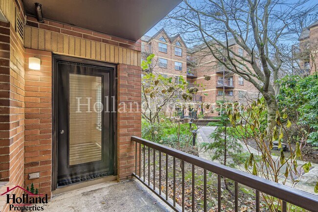 Building Photo - Charming 1-Bedroom Apartment in the Heart ...