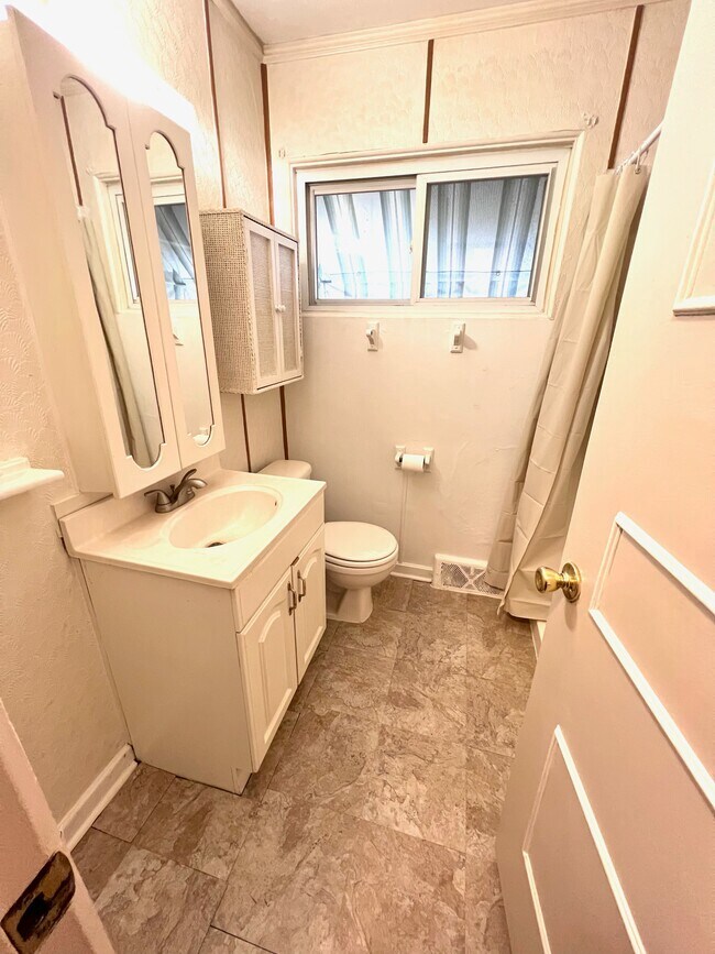 Building Photo - 3726 Christiansen Rd