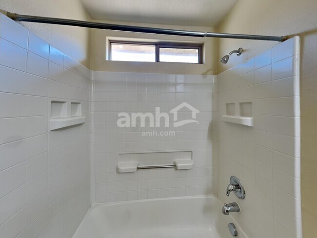 Building Photo - 6345 Hamilton Grove Ave