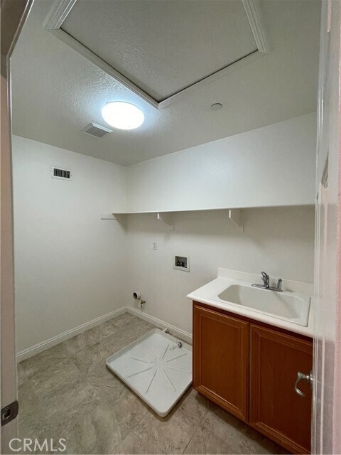 Building Photo - 4864 Highview St
