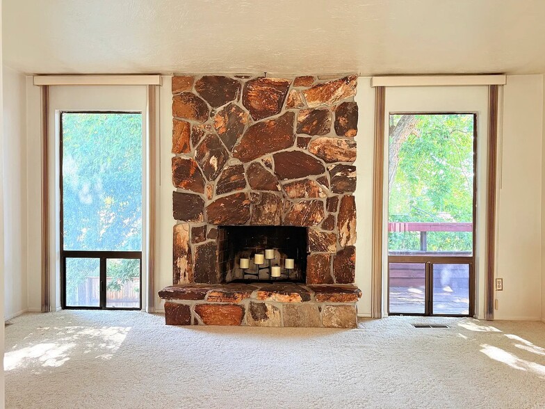 Building Photo - 1167 Deerfield Dr