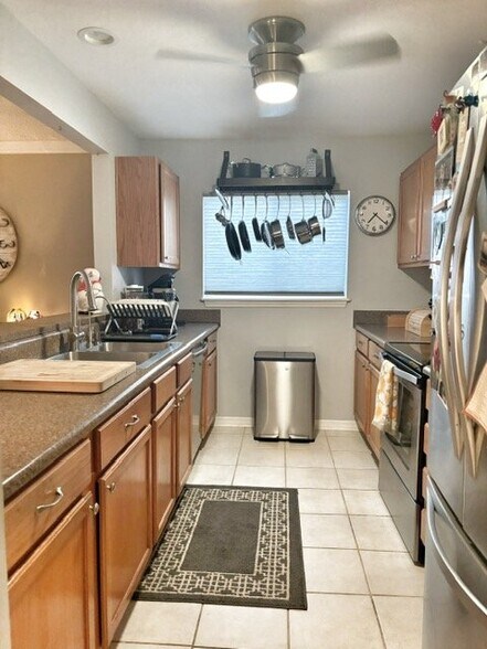 Building Photo - 1850 Toucan Way