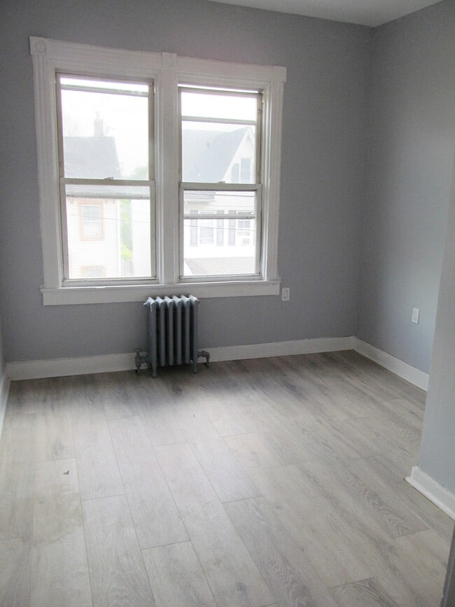 Building Photo - 11 Heckman St