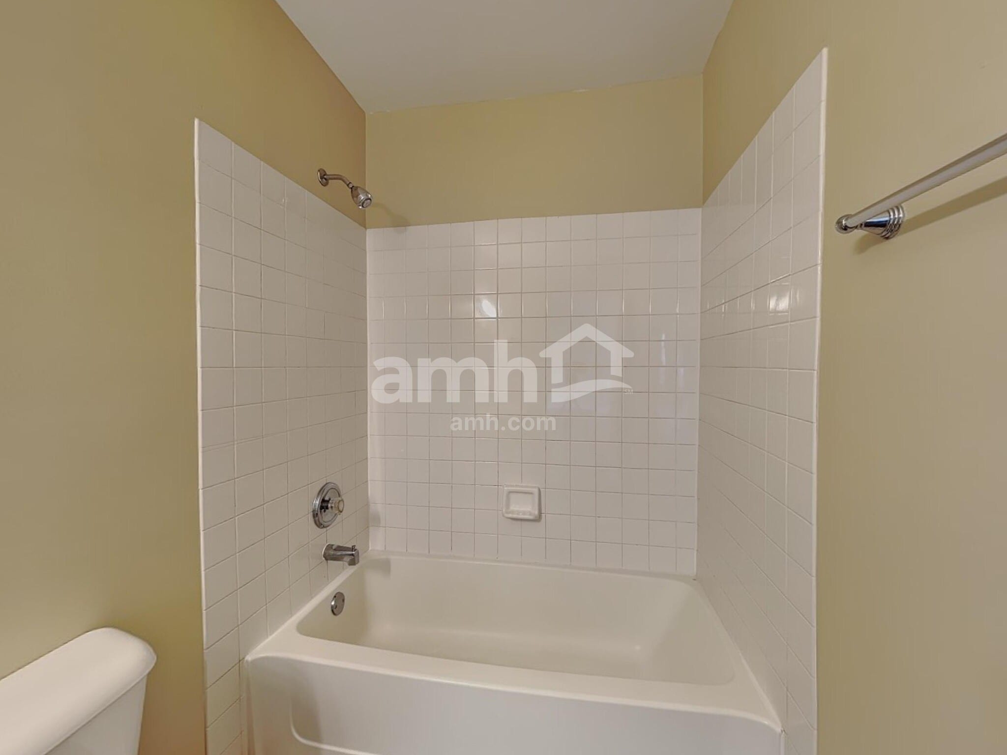 Building Photo - 4609 Vista Dr