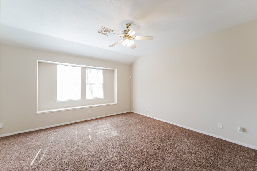 Building Photo - 8919 Green Ray Dr