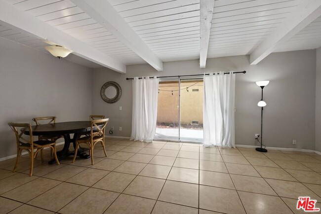 Building Photo - 43614 Stanridge Ave
