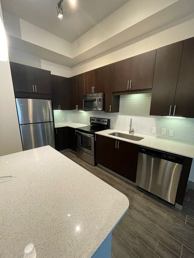 Building Photo - 8905 Dadeland Blvd