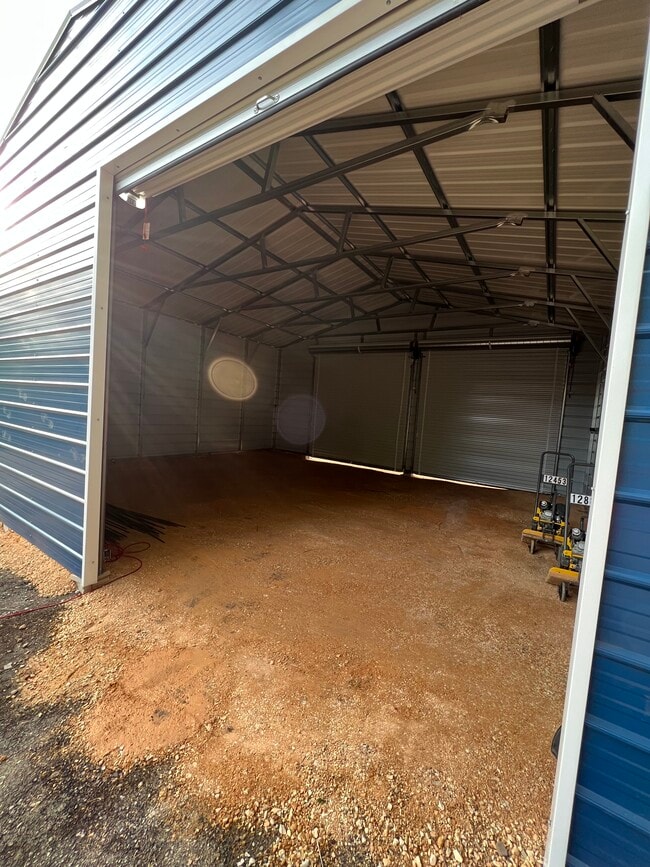 Building Photo - 807 Rigsby Ave