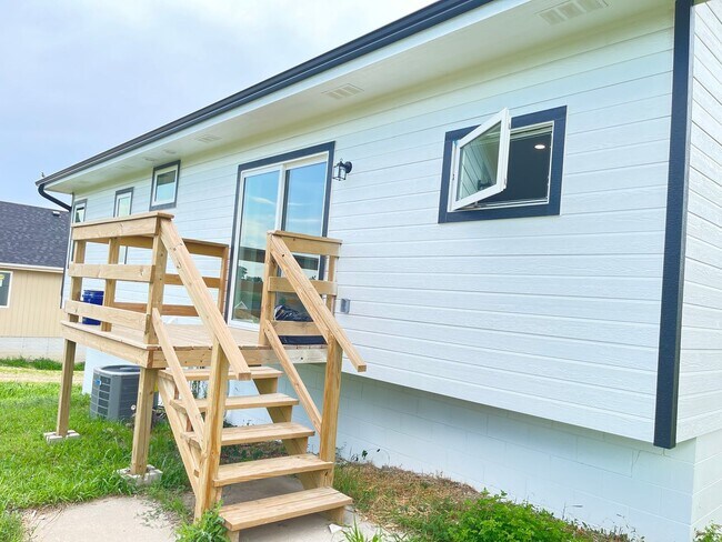Building Photo - Move-in special offer!!! Newly rebuilt hou...