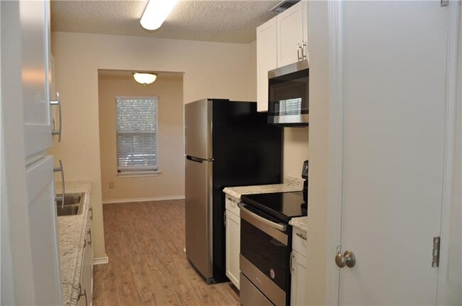 Building Photo - 6321 Crumley Ln