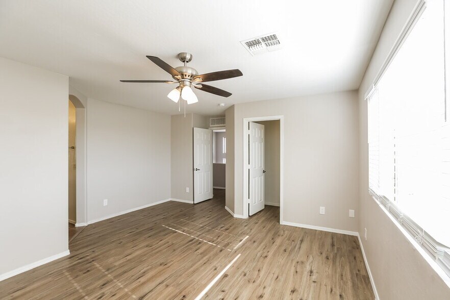 Building Photo - 6906 S 50th Glen