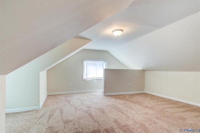 Building Photo - 5 N Oak Ave