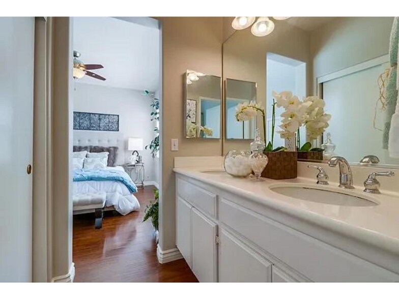 Building Photo - 5444 Mandarin Cove