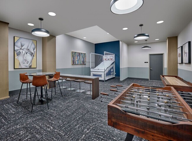 Building Photo - 999 W Fort Lee Rd