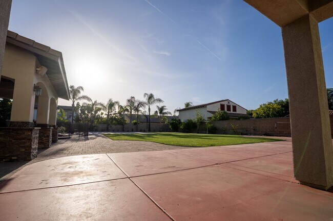 Building Photo - Exceptional estate Located In the highly desirable College Park Community.