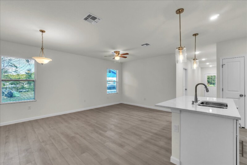 Building Photo - 652 Kensington St