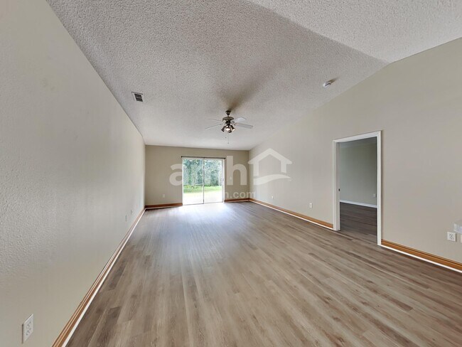 Building Photo - 25012 Hyde Park Blvd